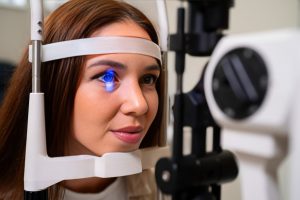 Retinal specialist conducting eye examination for retinal disorders in Dubai